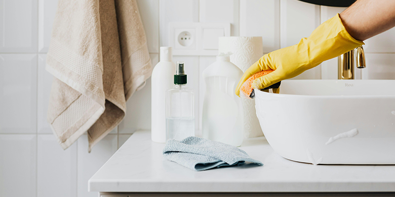 Cómo limpiar en profundidad cada espacio del baño